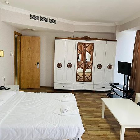 L Plaza Hotel Tbilisi Exterior photo