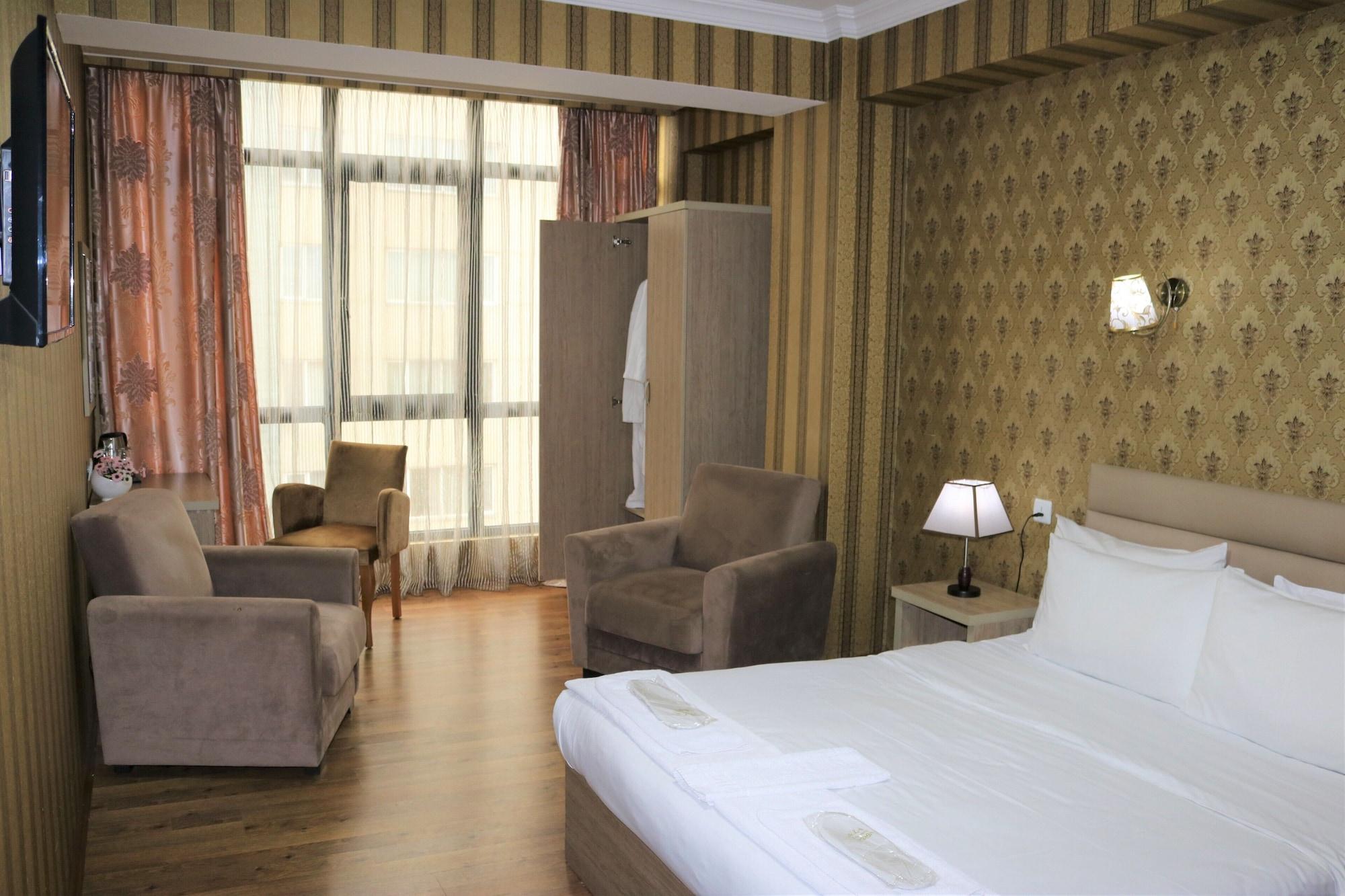 L Plaza Hotel Tbilisi Exterior photo