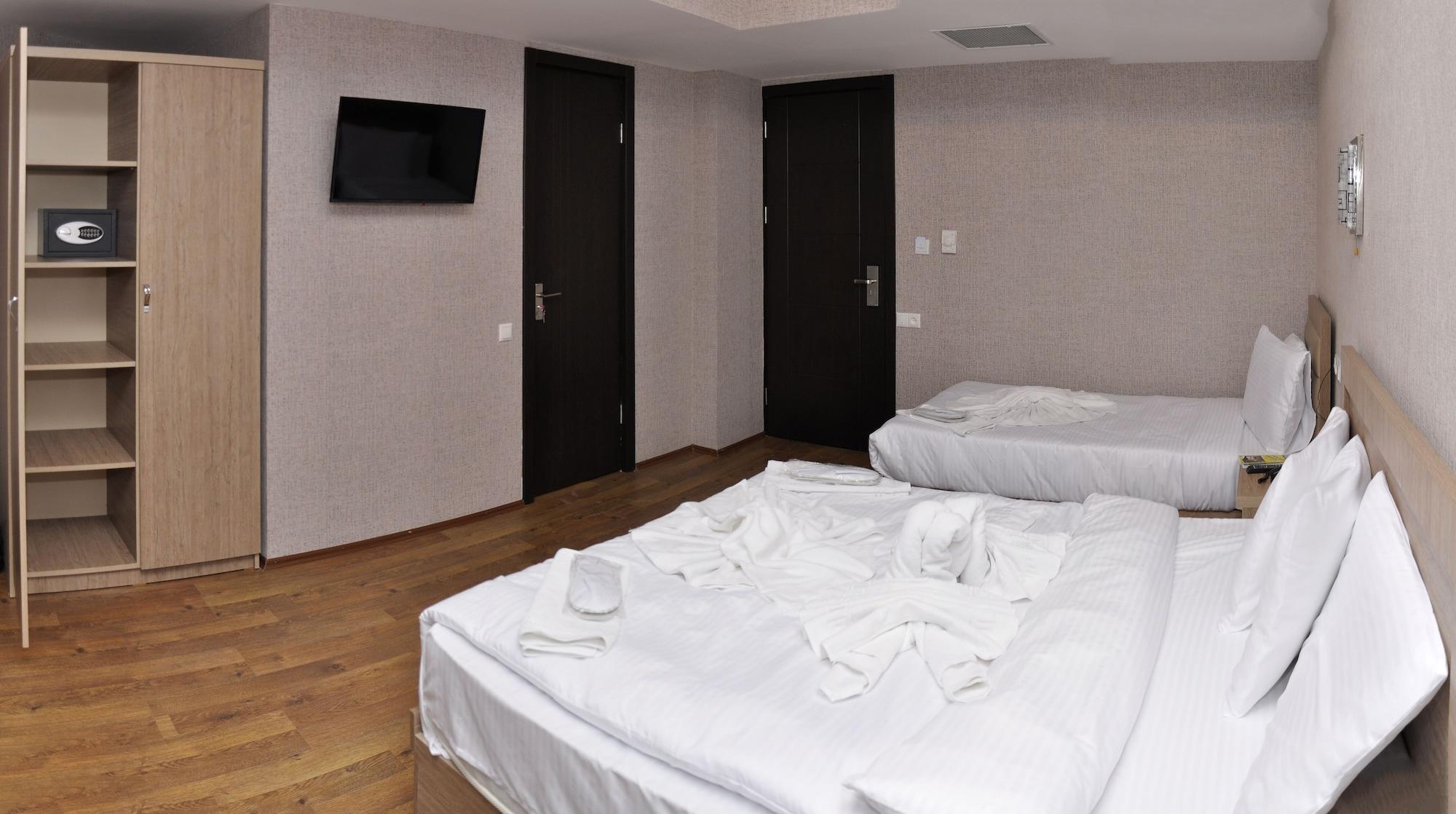 L Plaza Hotel Tbilisi Exterior photo