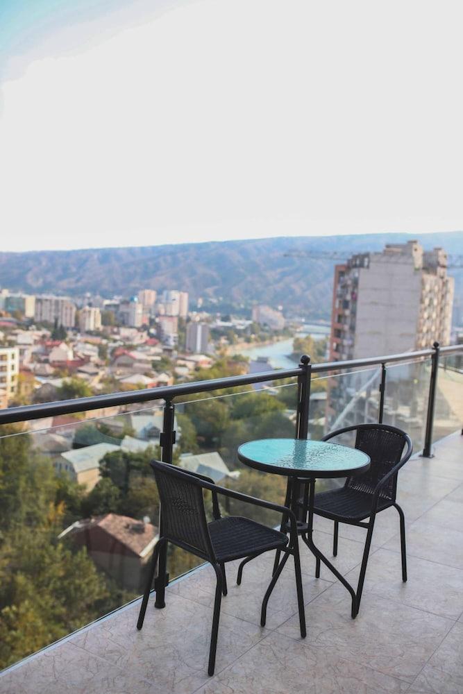L Plaza Hotel Tbilisi Exterior photo