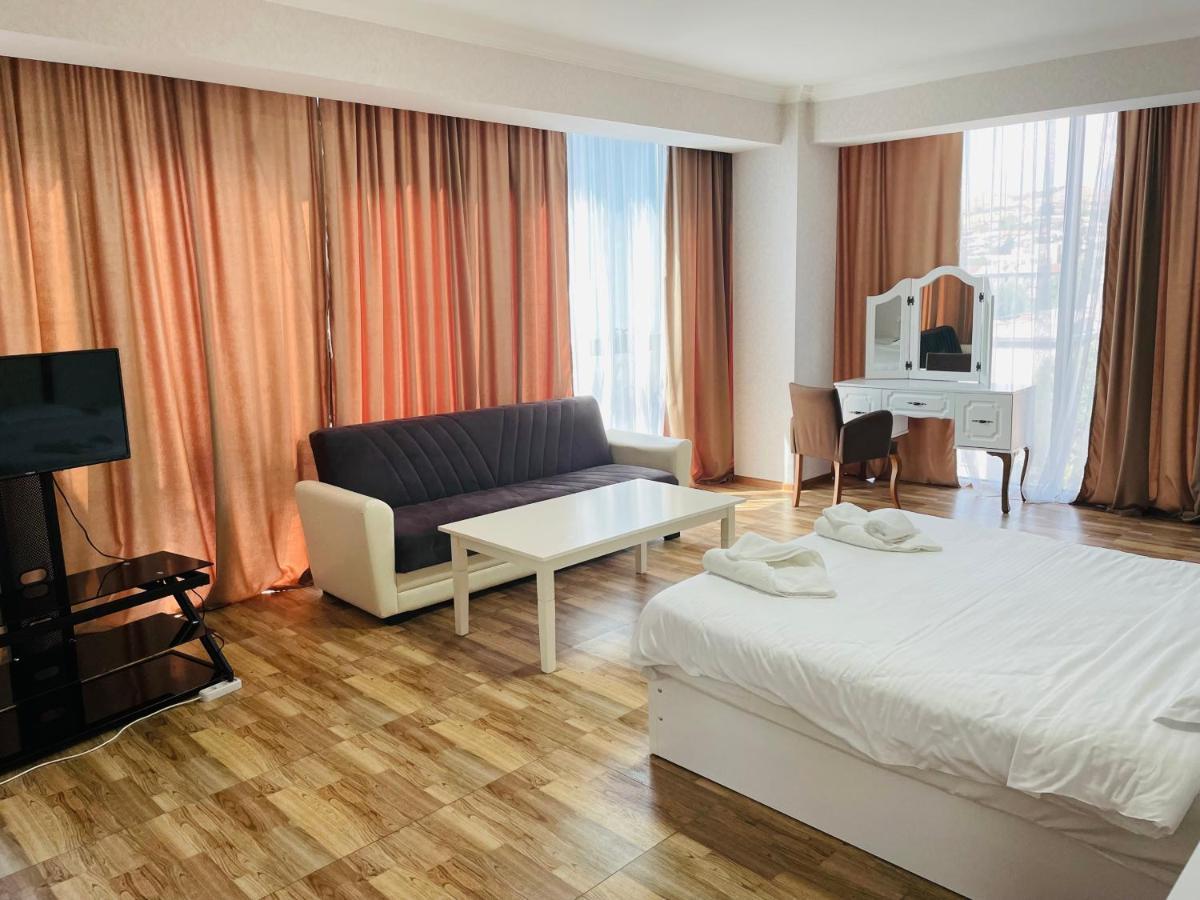 L Plaza Hotel Tbilisi Exterior photo