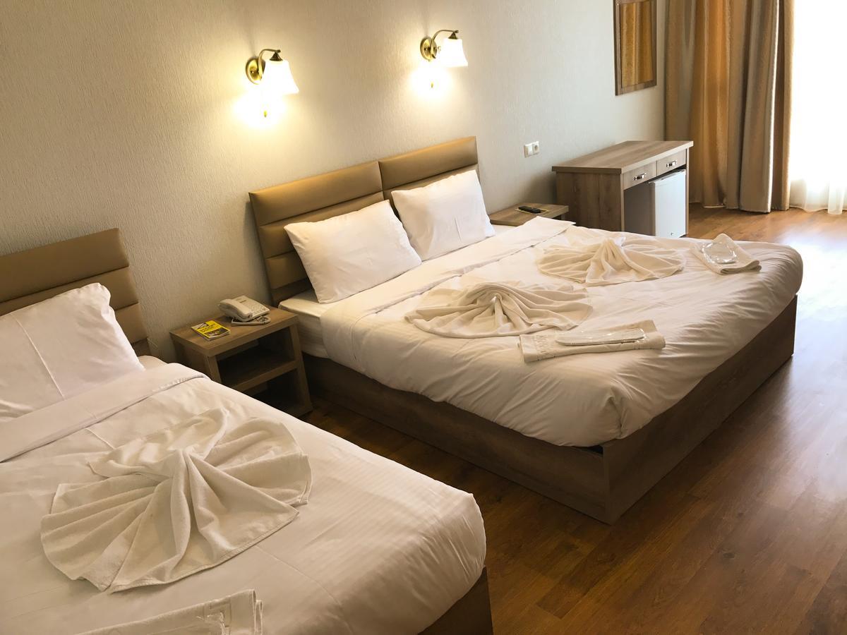 L Plaza Hotel Tbilisi Exterior photo