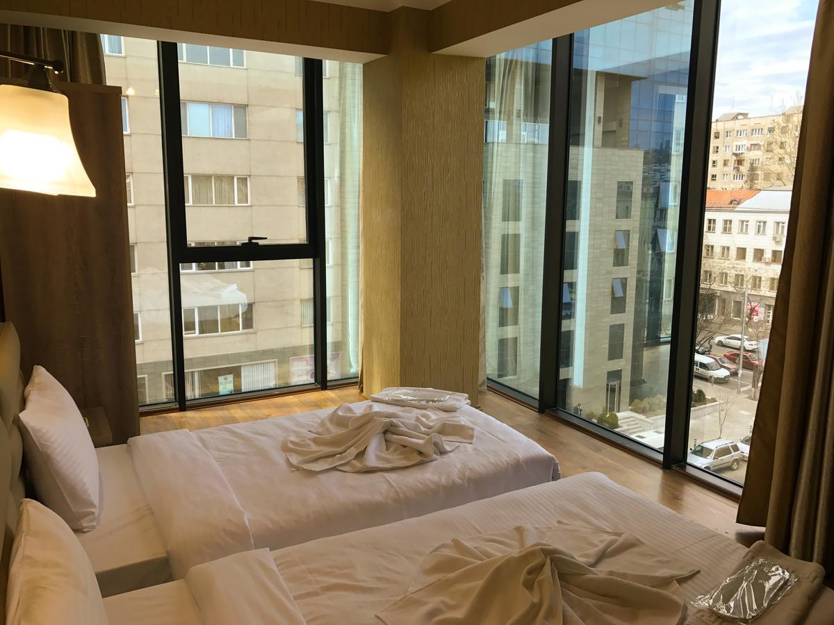 L Plaza Hotel Tbilisi Exterior photo