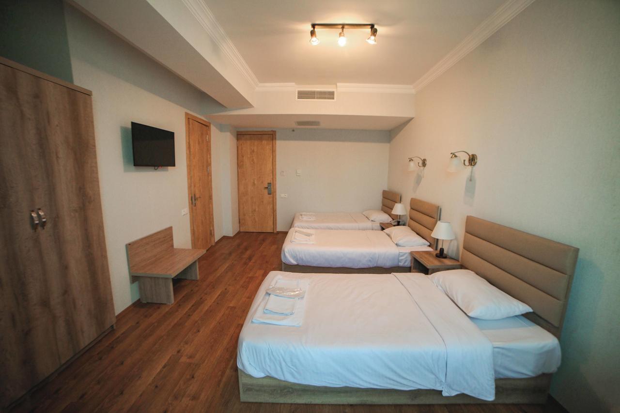 L Plaza Hotel Tbilisi Exterior photo