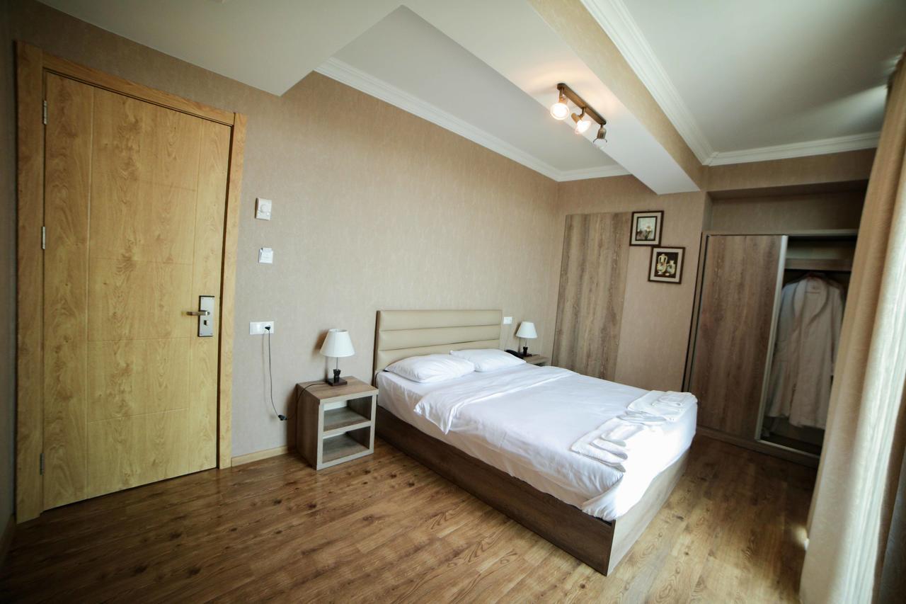 L Plaza Hotel Tbilisi Exterior photo