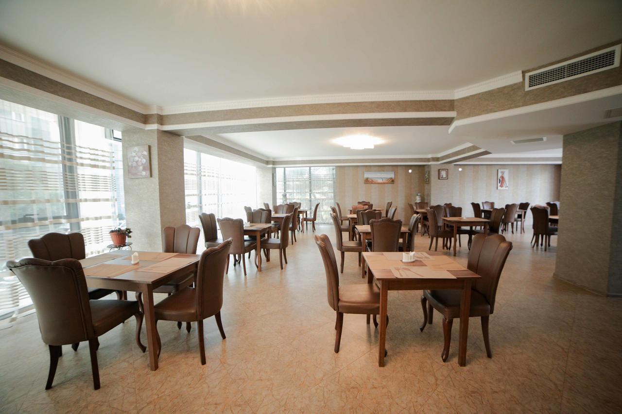 L Plaza Hotel Tbilisi Exterior photo