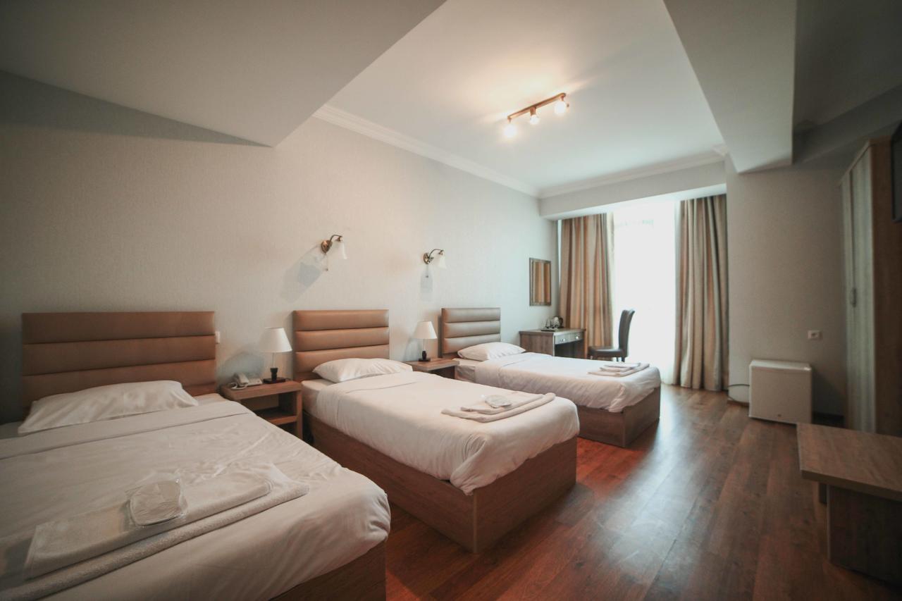 L Plaza Hotel Tbilisi Exterior photo