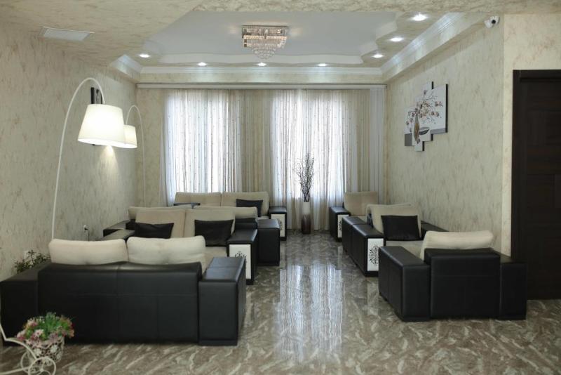 L Plaza Hotel Tbilisi Exterior photo