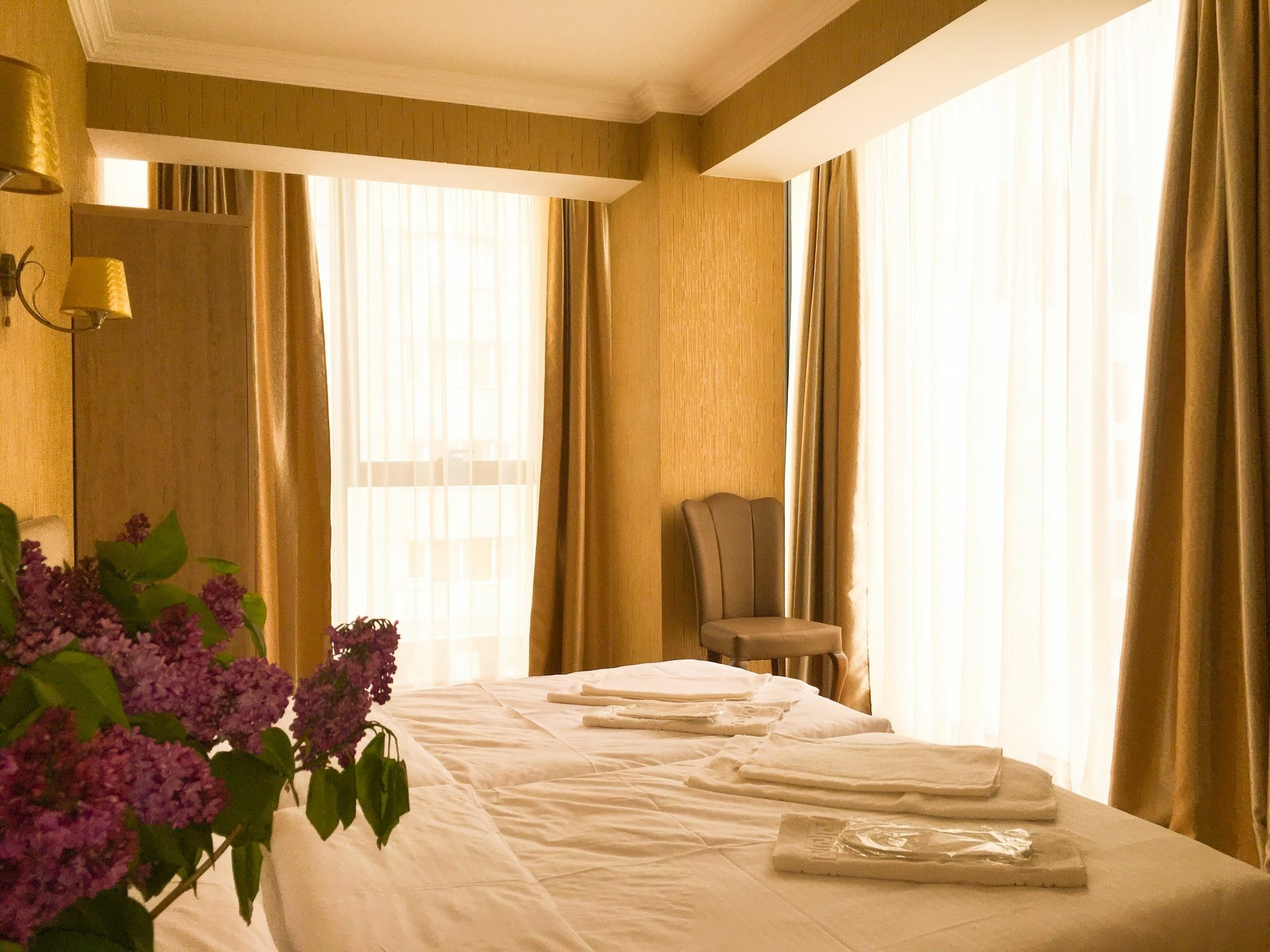 L Plaza Hotel Tbilisi Exterior photo