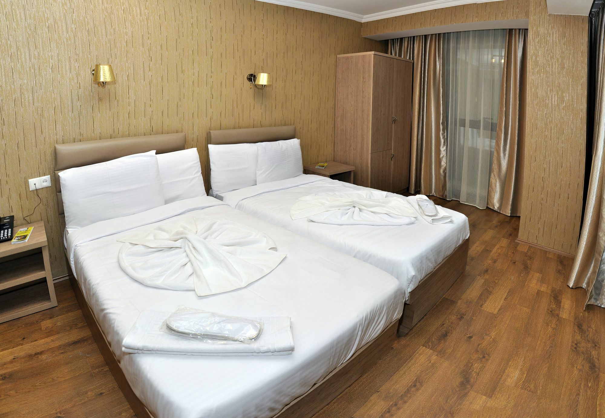 L Plaza Hotel Tbilisi Exterior photo