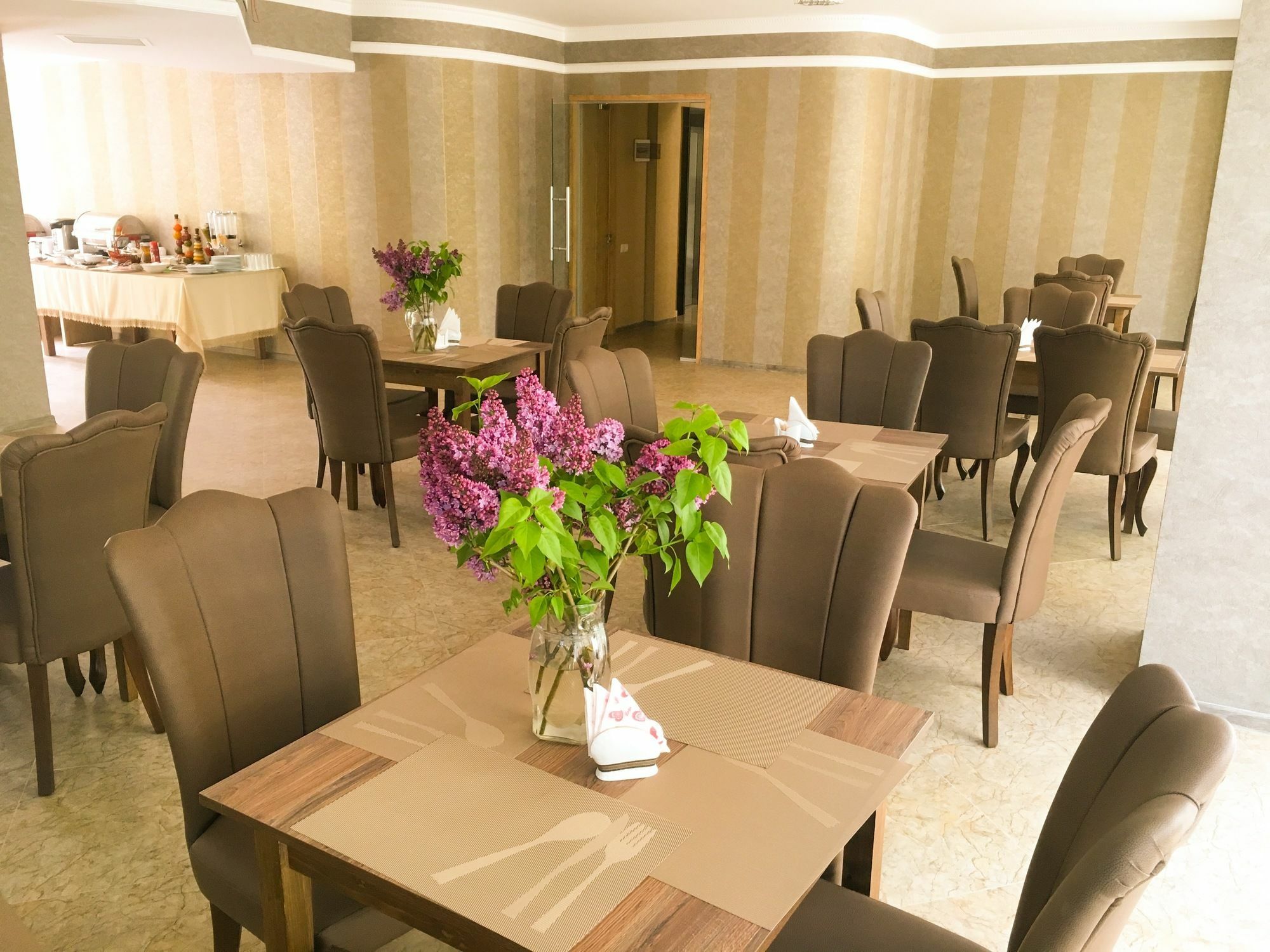 L Plaza Hotel Tbilisi Exterior photo