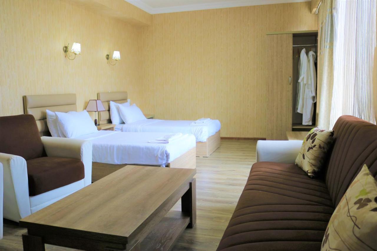 L Plaza Hotel Tbilisi Exterior photo